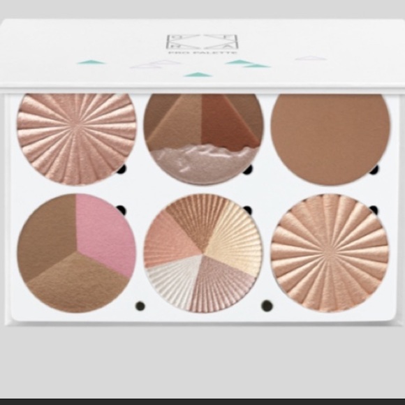 OFRA -PRO PALETTE-ON THE GLOW- Bronzer & Highlighter Made for all skin tones. - Picture 3 of 5
